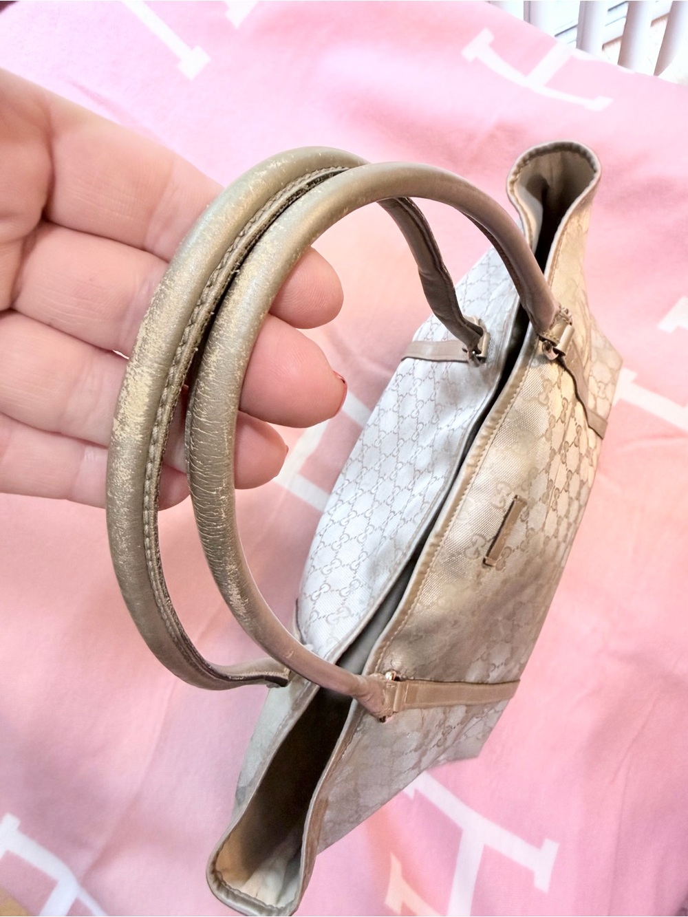 SUNDAY ONLY PRICE!! GUCCI ⭐️ Metallic Gray Tote Bag! - Picture 15 of 16